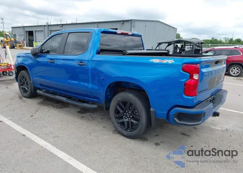 2023 Chevrolet Silverado 1500 4Wd Short Bed Custom/4Wd Standard Bed Custom z USA, uszkodzony, nr VIN 1GCPDBEK3PZ110782